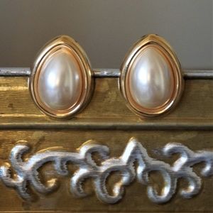 Vintage Ivory Pearl Gold Pear Shape Stud Earrings